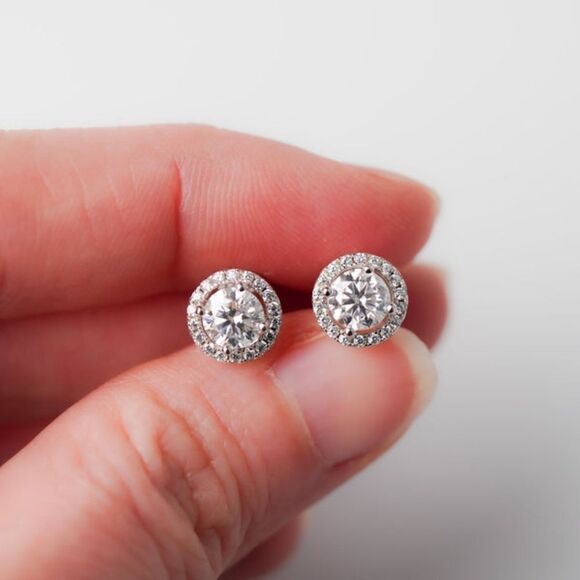 Certified Full VVS1 Moissanite Luxury Halo Stud Earrings Unisex - Picture 5 of 7